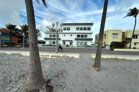 Propiedad comercial en venta en Hollywood, Florida, 765.51 m2 № 1005520 - foto 5