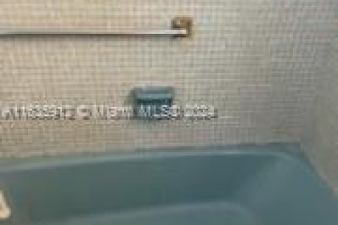 Condominio en venta en Miami, Florida, 1 dormitorio, 78.97 m2 № 1305632 - foto 3