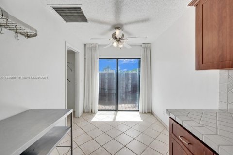 Adosado en venta en Davie, Florida, 2 dormitorios, 158.4 m2 № 1305631 - foto 23