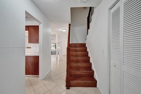 Townhouse in Davie, Florida 2 bedrooms, 158.4 sq.m. № 1305631 - photo 13