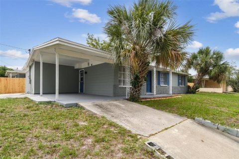 House in Tampa, Florida 3 bedrooms, 120.22 sq.m. № 1086293 - photo 1