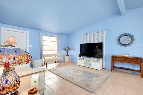 House in North Port, Florida 3 bedrooms, 122.26 sq.m. № 1260687 - photo 9