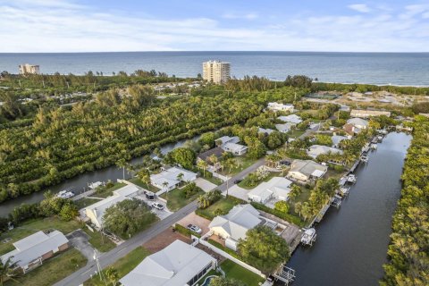 Casa en venta en Hutchinson Island South, Florida, 3 dormitorios, 222.87 m2 № 1116983 - foto 9