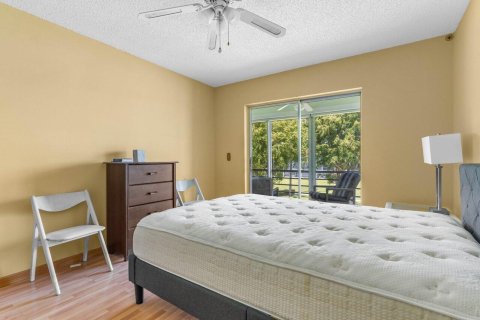 Condo in Palm Springs, Florida, 2 bedrooms  № 1172283 - photo 10