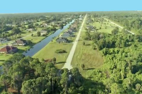 Terreno en venta en Port Charlotte, Florida № 1170853 - foto 5