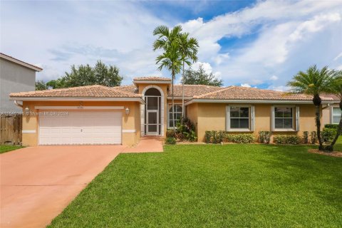 House in Coconut Creek, Florida 4 bedrooms, 257.15 sq.m. № 1328377 - photo 1