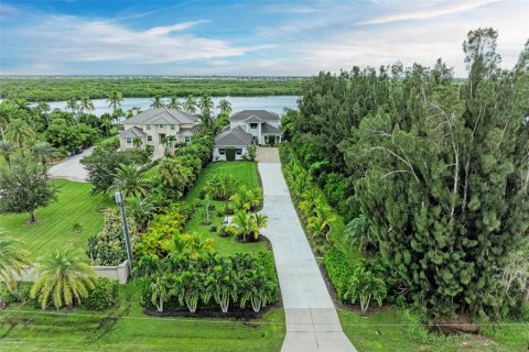 Villa ou maison à vendre à Punta Gorda, Floride: 4 chambres, 360.27 m2 № 1350463 - photo 6