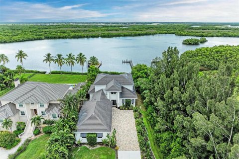 Villa ou maison à vendre à Punta Gorda, Floride: 4 chambres, 360.27 m2 № 1350463 - photo 9