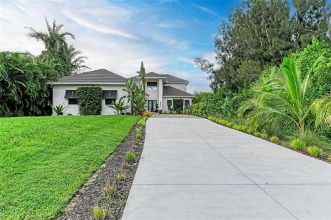 Villa ou maison à vendre à Punta Gorda, Floride: 4 chambres, 360.27 m2 № 1350463 - photo 11