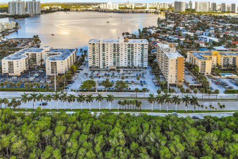 Condominio en venta en North Miami Beach, Florida, 1 dormitorio, 73.39 m2 № 1117299 - foto 20