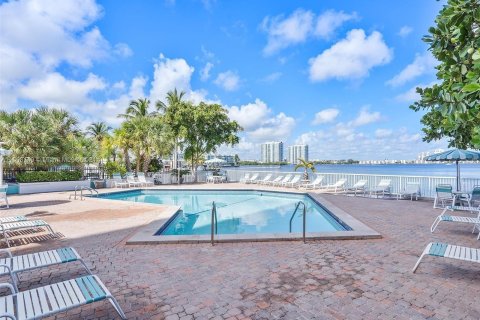 Condominio en venta en North Miami Beach, Florida, 1 dormitorio, 73.39 m2 № 1117299 - foto 19