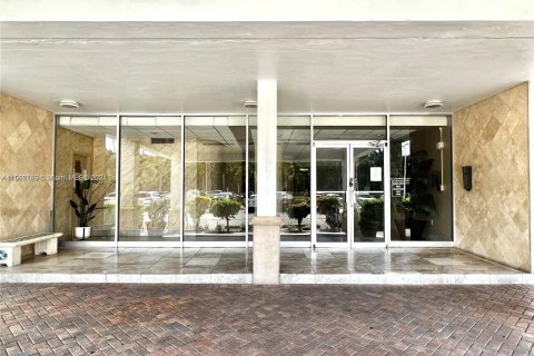 Condominio en venta en North Miami Beach, Florida, 1 dormitorio, 73.39 m2 № 1117299 - foto 16