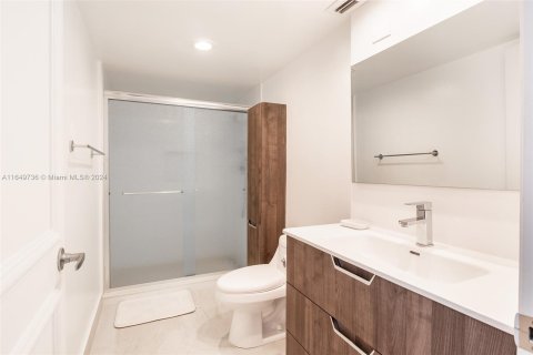 Condo in Miami, Florida, 2 bedrooms  № 1332993 - photo 26