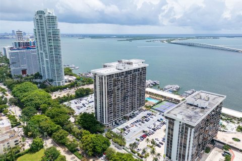 Condo in Miami, Florida, 2 bedrooms  № 1332993 - photo 2