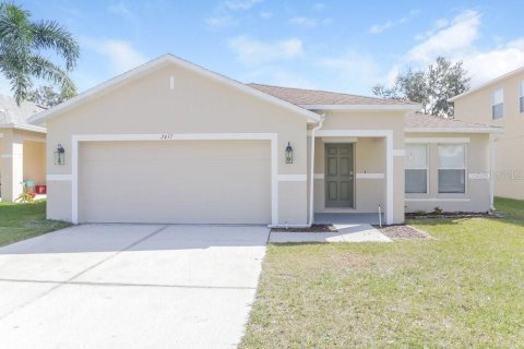 House in Mulberry, Florida 3 bedrooms, 175.59 sq.m. № 1357363 - photo 1