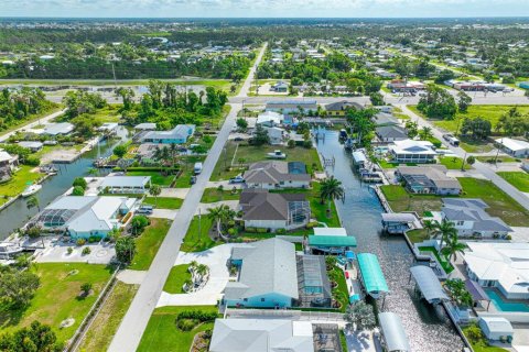 House in Englewood, Florida 4 bedrooms, 146.69 sq.m. № 1357554 - photo 21