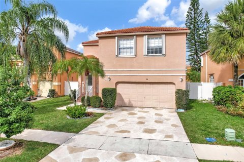House in Pembroke Pines, Florida 4 bedrooms, 184.13 sq.m. № 1138661 - photo 2