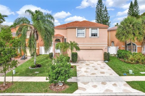 House in Pembroke Pines, Florida 4 bedrooms, 184.13 sq.m. № 1138661 - photo 1