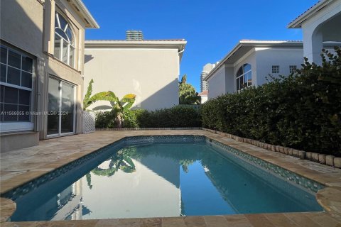 Casa en venta en Sunny Isles Beach, Florida, 4 dormitorios, 233.09 m2 № 1135620 - foto 20