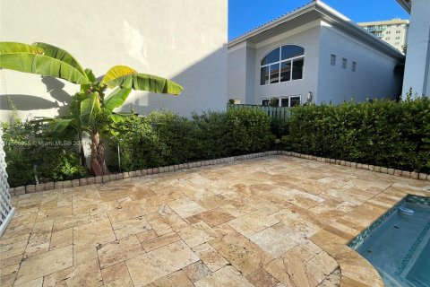 Villa ou maison à vendre à Sunny Isles Beach, Floride: 4 chambres, 233.09 m2 № 1135620 - photo 18