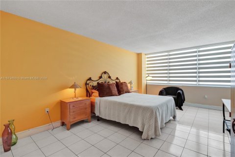 Condo in Aventura, Florida, 2 bedrooms  № 1135575 - photo 22