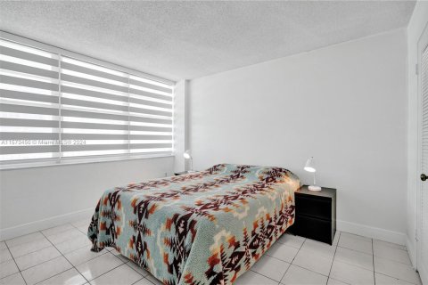 Condo in Aventura, Florida, 2 bedrooms  № 1135575 - photo 28