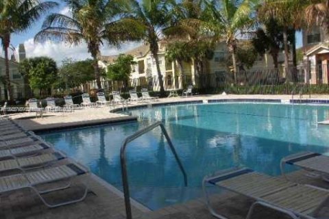 Condo in North Lauderdale, Florida, 2 bedrooms  № 1225439 - photo 3