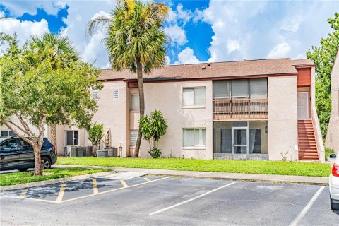 Condo in Orlando, Florida, 2 bedrooms  № 1343625 - photo 1