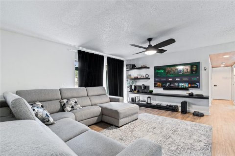 Condo in Orlando, Florida, 2 bedrooms  № 1343625 - photo 9