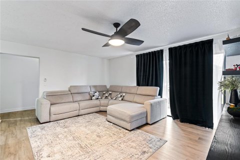 Condo in Orlando, Florida, 2 bedrooms  № 1343625 - photo 5