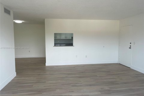 Condo in Pinecrest, Florida, 3 bedrooms  № 1234369 - photo 3