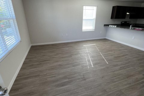 Appartement à louer à Jacksonville, Floride: 2 chambres, 381.27 m2 № 885721 - photo 4