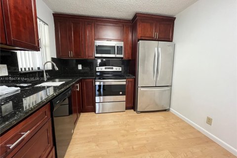 Condominio en venta en Coconut Creek, Florida, 2 dormitorios, 91.23 m2 № 965751 - foto 8