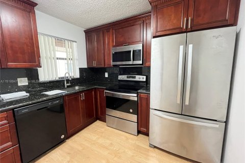 Condominio en venta en Coconut Creek, Florida, 2 dormitorios, 91.23 m2 № 965751 - foto 9