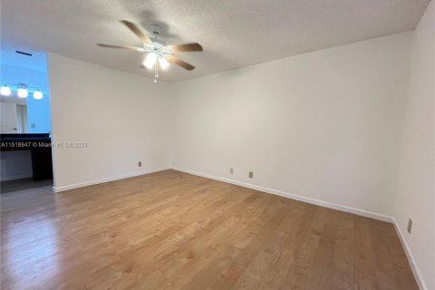 Condominio en venta en Coconut Creek, Florida, 2 dormitorios, 91.23 m2 № 965751 - foto 18