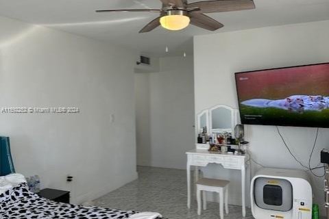 Condo in Sunny Isles Beach, Florida, 2 bedrooms  № 1185044 - photo 19