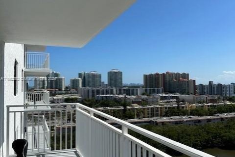 Condo in Sunny Isles Beach, Florida, 2 bedrooms  № 1185044 - photo 4