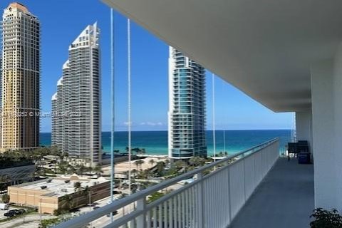 Condo in Sunny Isles Beach, Florida, 2 bedrooms  № 1185044 - photo 1