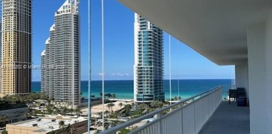 Condo in Sunny Isles Beach, Florida, 2 bedrooms  № 1185044