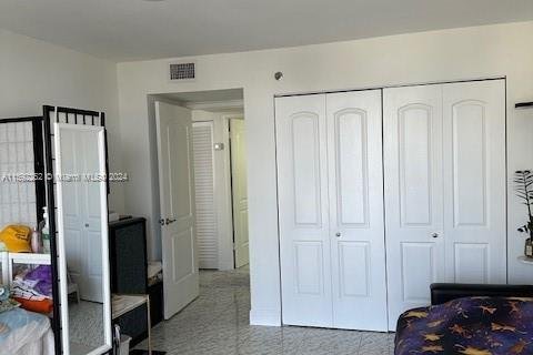 Condo in Sunny Isles Beach, Florida, 2 bedrooms  № 1185044 - photo 14