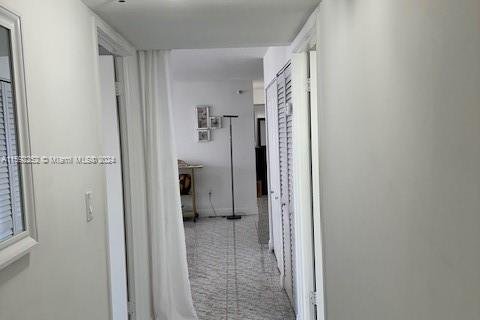 Condo in Sunny Isles Beach, Florida, 2 bedrooms  № 1185044 - photo 27