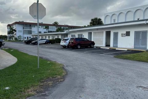 Купить коммерческую недвижимость в Лодерхилл, Флорида № 318230 - фото 3