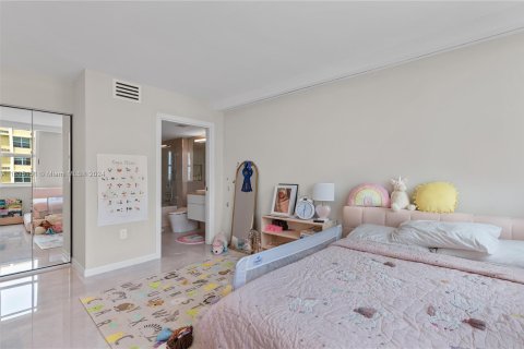 Copropriété à vendre à Miami Beach, Floride: 2 chambres, 104.98 m2 № 1304887 - photo 16