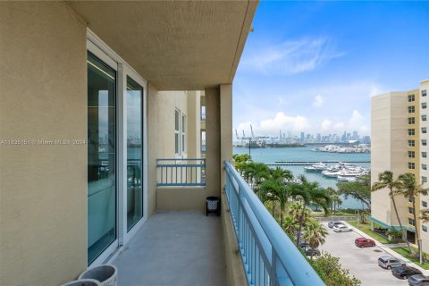 Condo in Miami Beach, Florida, 2 bedrooms  № 1304887 - photo 28