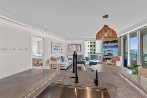 Copropriété à vendre à Miami Beach, Floride: 2 chambres, 104.98 m2 № 1304887 - photo 11