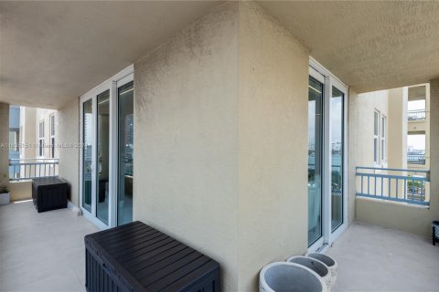 Condo in Miami Beach, Florida, 2 bedrooms  № 1304887 - photo 24