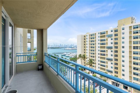 Condo in Miami Beach, Florida, 2 bedrooms  № 1304887 - photo 27