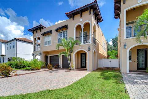 Adosado en venta en Tampa, Florida, 3 dormitorios, 178.19 m2 № 1400592 - foto 2