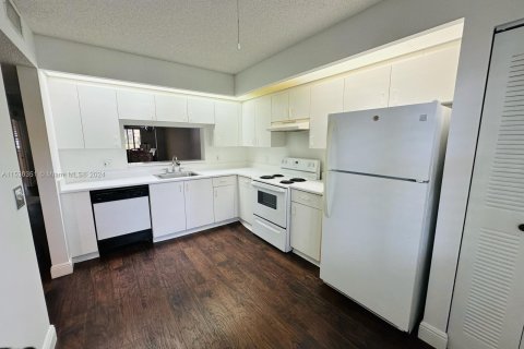 Condominio en venta en Pembroke Pines, Florida, 2 dormitorios, 112.13 m2 № 1000579 - foto 5