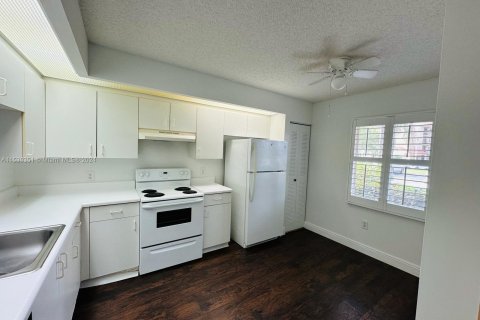 Condominio en venta en Pembroke Pines, Florida, 2 dormitorios, 112.13 m2 № 1000579 - foto 6